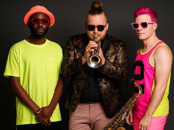 Deluxe and Too Many Zooz